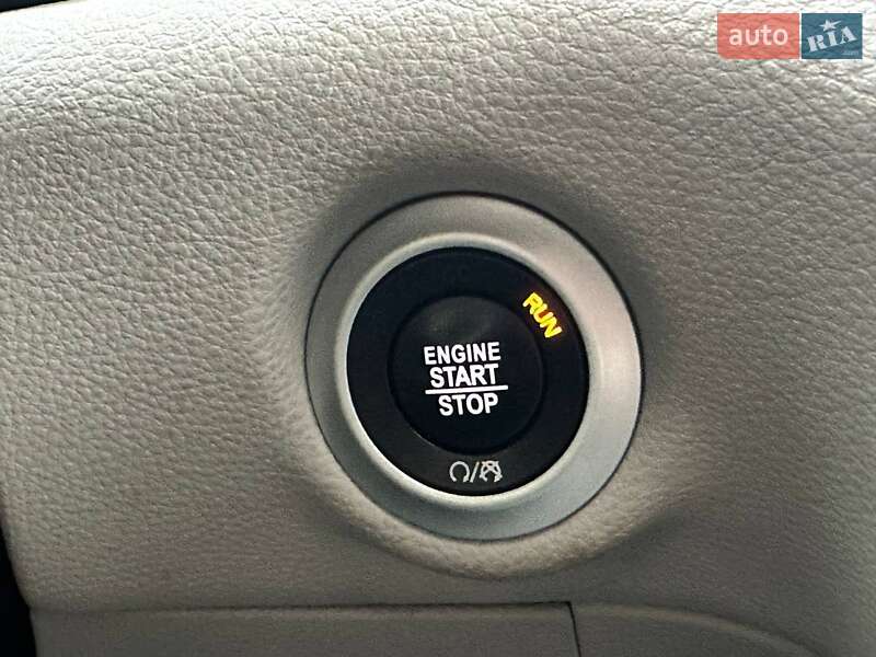 Мінівен Chrysler Pacifica 2017 в Києві