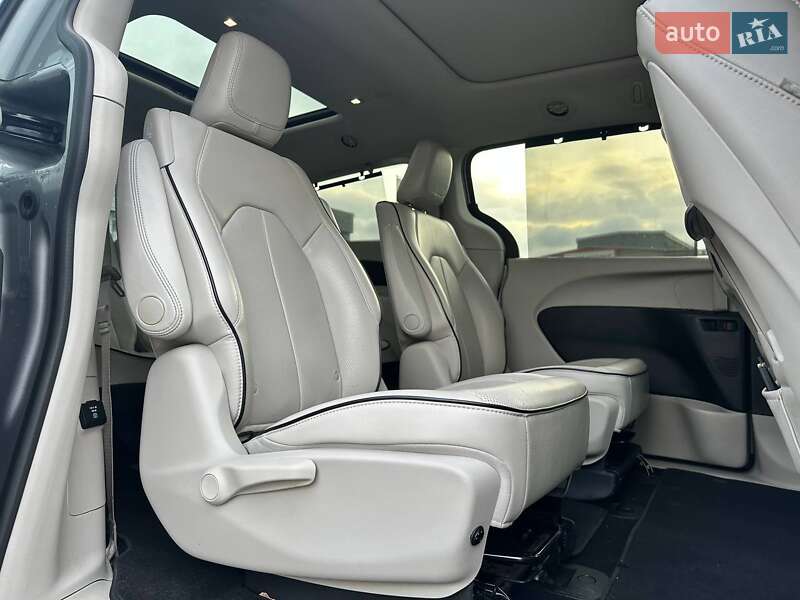 Мінівен Chrysler Pacifica 2017 в Києві