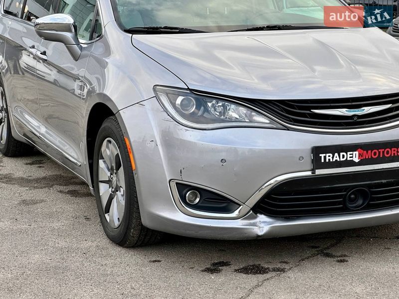 Мінівен Chrysler Pacifica 2017 в Києві