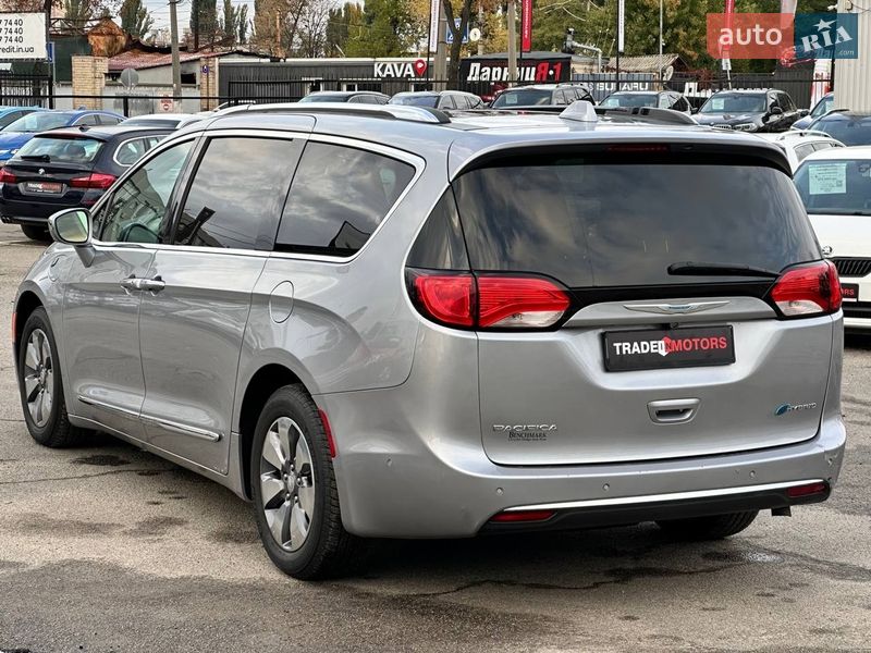 Мінівен Chrysler Pacifica 2017 в Києві