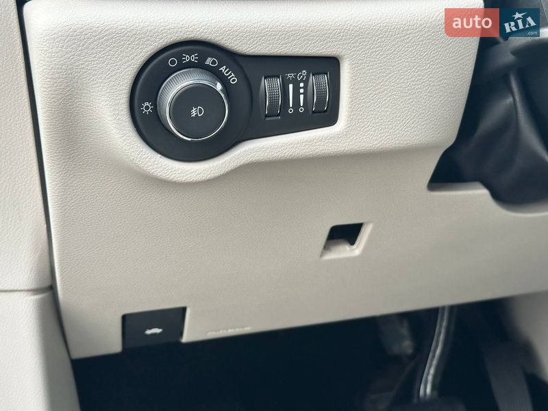 Мінівен Chrysler Pacifica 2017 в Києві