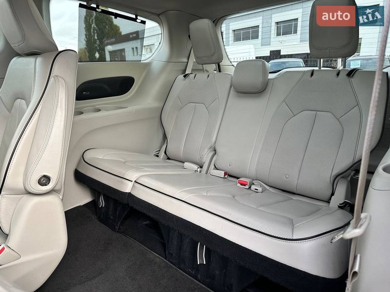 Мінівен Chrysler Pacifica 2017 в Києві