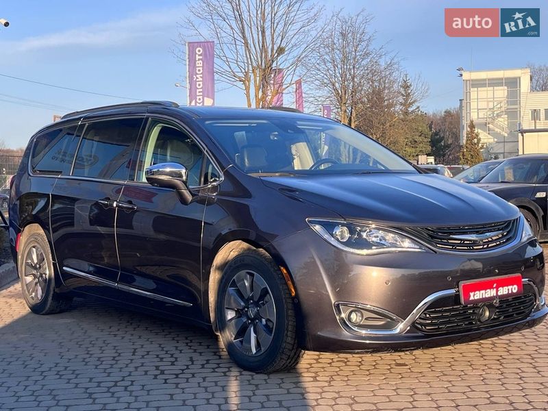 Мінівен Chrysler Pacifica 2018 в Львові