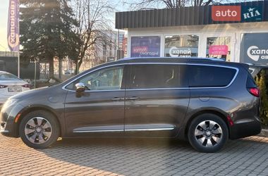 Мінівен Chrysler Pacifica 2018 в Львові