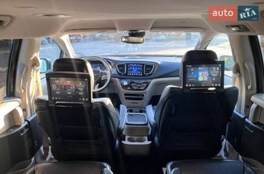 Мінівен Chrysler Pacifica 2018 в Львові