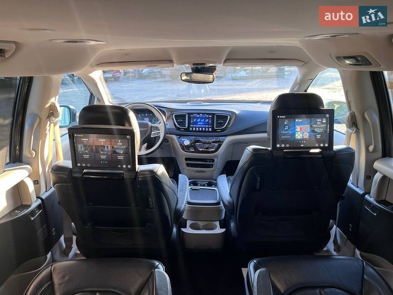Мінівен Chrysler Pacifica 2018 в Львові
