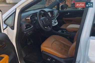 Минивэн Chrysler Pacifica 2023 в Киеве
