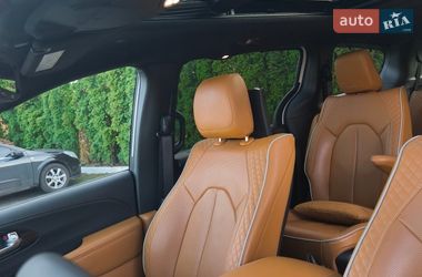 Минивэн Chrysler Pacifica 2023 в Киеве