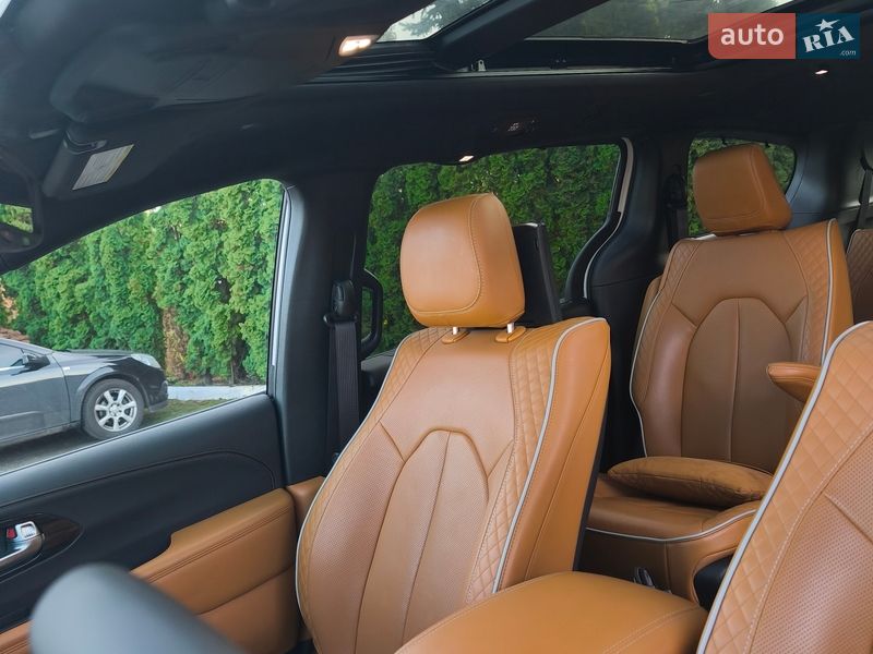 Минивэн Chrysler Pacifica 2023 в Киеве