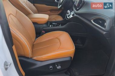 Минивэн Chrysler Pacifica 2023 в Киеве