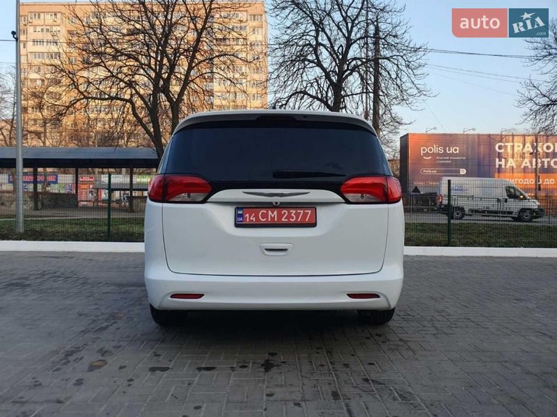 Минивэн Chrysler Pacifica 2020 в Киеве