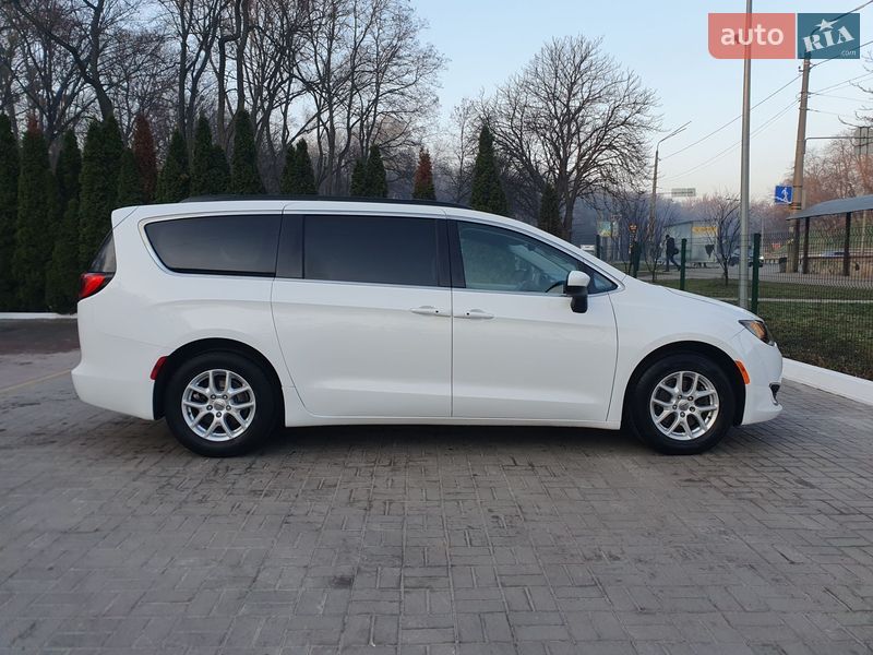 Минивэн Chrysler Pacifica 2020 в Киеве