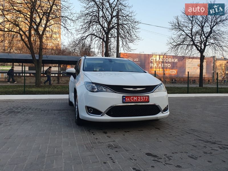 Минивэн Chrysler Pacifica 2020 в Киеве