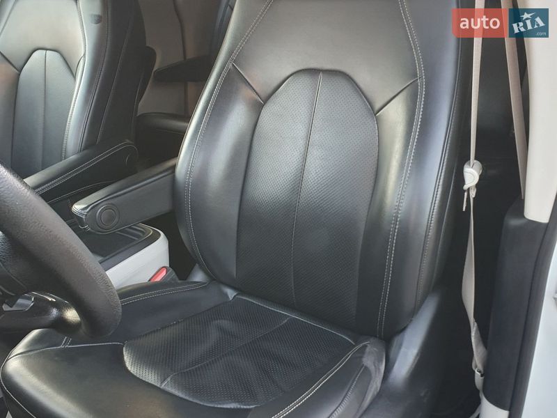 Минивэн Chrysler Pacifica 2020 в Киеве