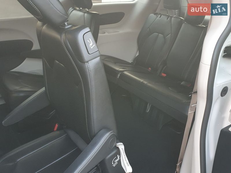 Минивэн Chrysler Pacifica 2020 в Киеве