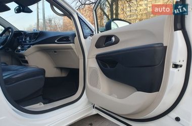 Минивэн Chrysler Pacifica 2020 в Киеве