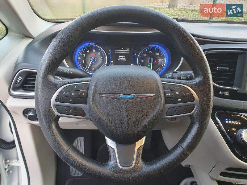 Минивэн Chrysler Pacifica 2020 в Киеве