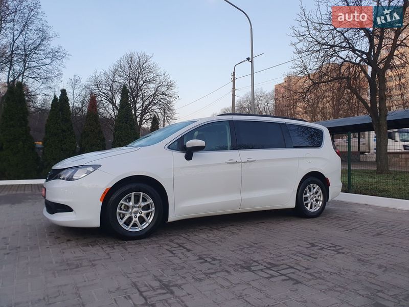 Минивэн Chrysler Pacifica 2020 в Киеве