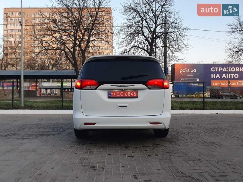 Минивэн Chrysler Pacifica 2020 в Киеве
