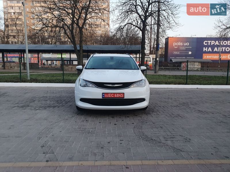 Минивэн Chrysler Pacifica 2020 в Киеве