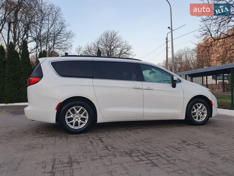 Минивэн Chrysler Pacifica 2020 в Киеве