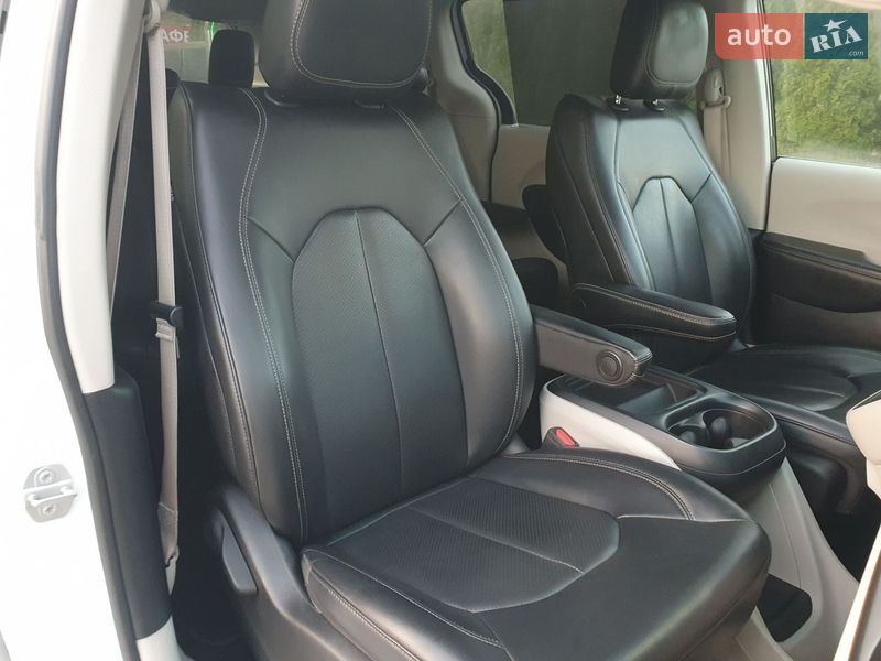 Минивэн Chrysler Pacifica 2020 в Киеве
