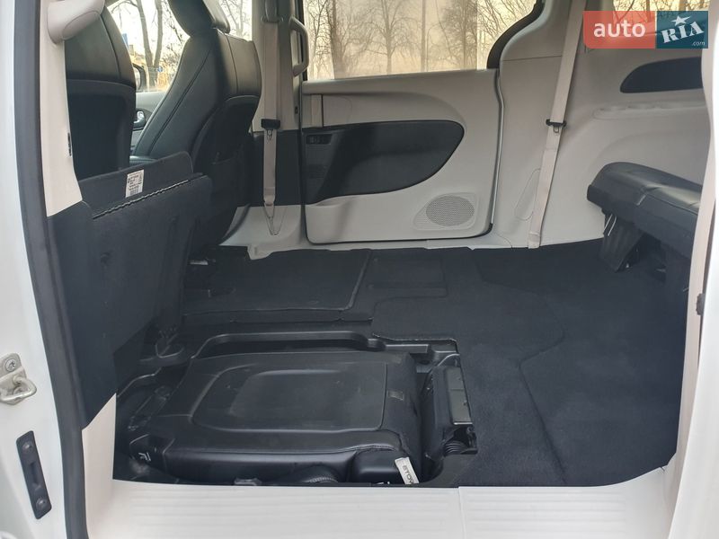 Минивэн Chrysler Pacifica 2020 в Киеве