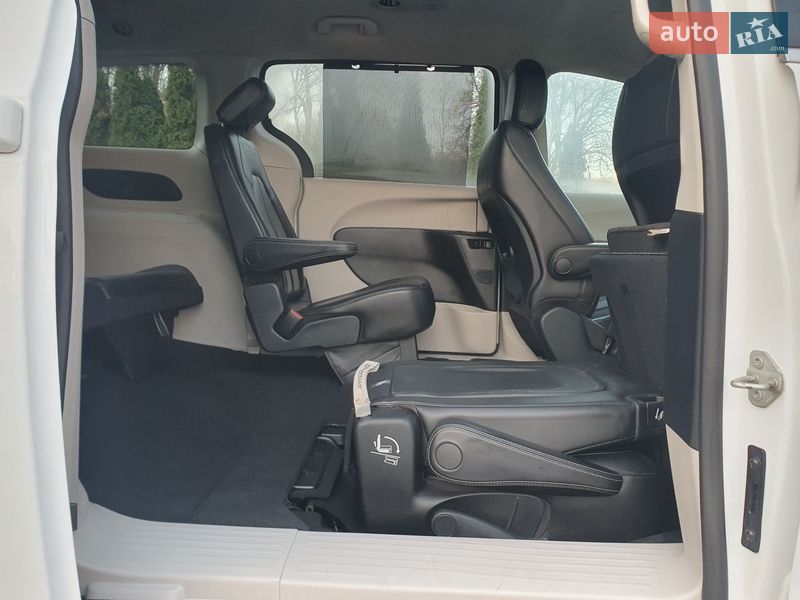 Минивэн Chrysler Pacifica 2020 в Киеве