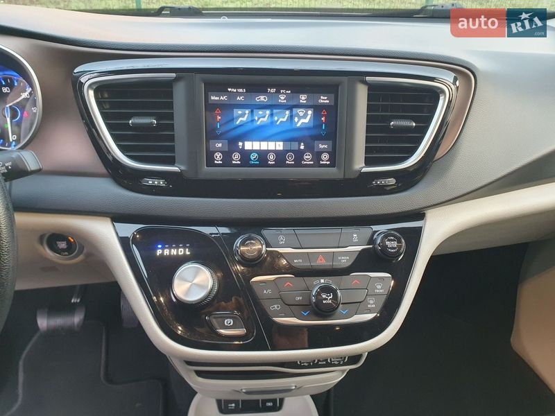 Минивэн Chrysler Pacifica 2020 в Киеве