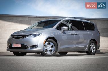 Мінівен Chrysler Pacifica 2019 в Києві