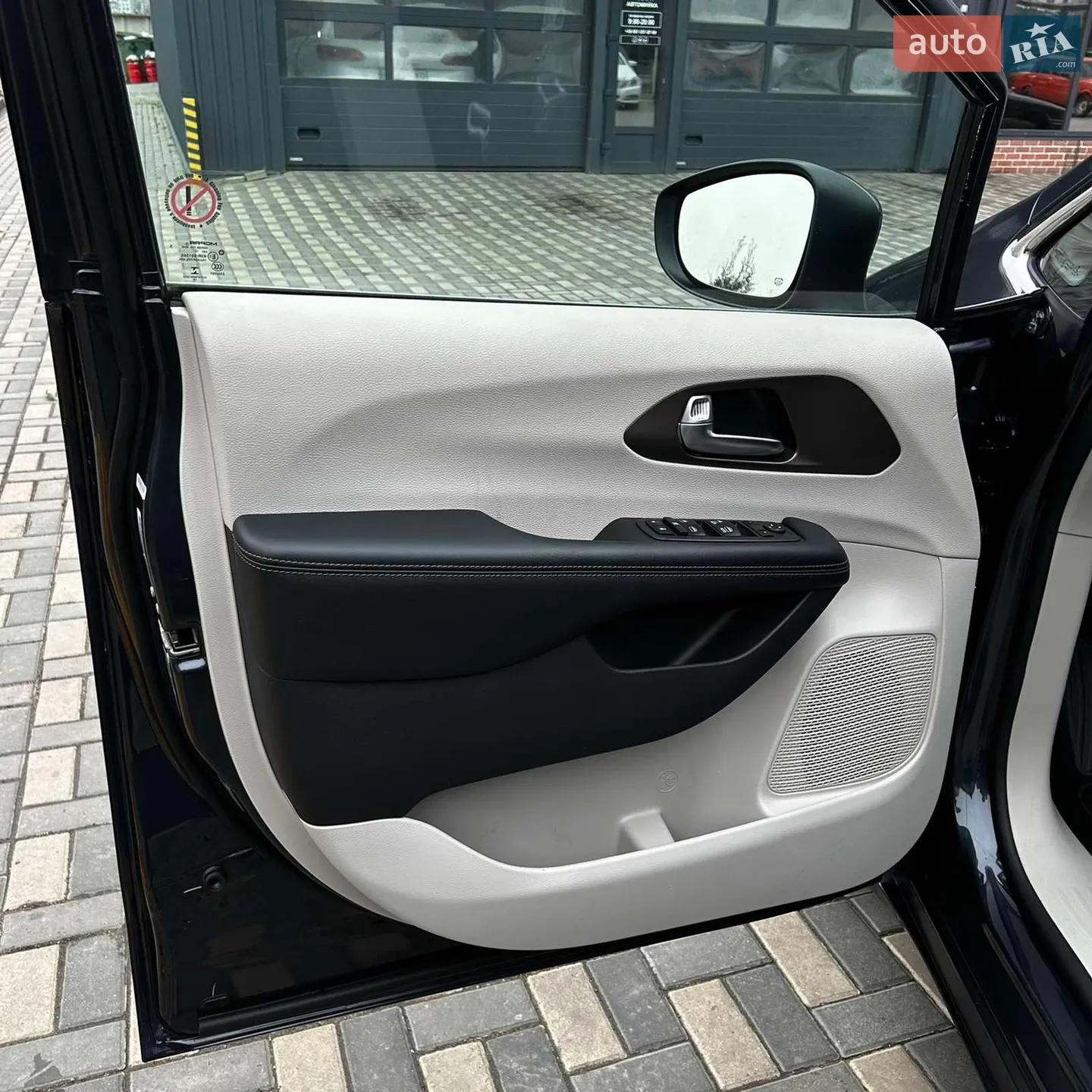 2019 Chrysler Pacifica - мініатюра 12
