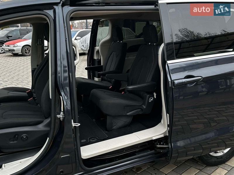 Мінівен Chrysler Pacifica 2019 в Одесі