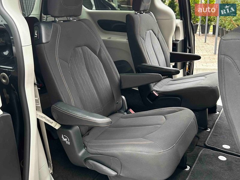 Мінівен Chrysler Pacifica 2019 в Одесі