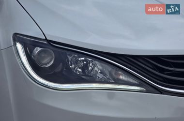 Минивэн Chrysler Pacifica 2017 в Хмельницком