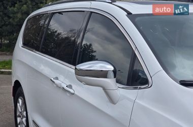 Минивэн Chrysler Pacifica 2017 в Хмельницком