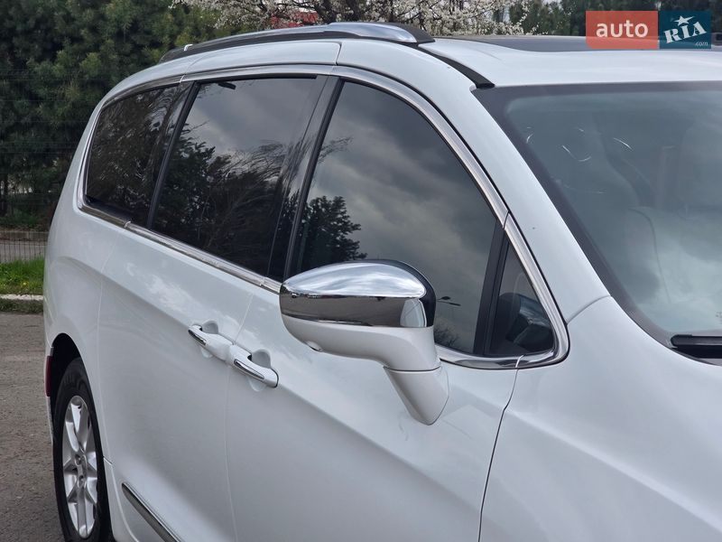 Минивэн Chrysler Pacifica 2017 в Хмельницком