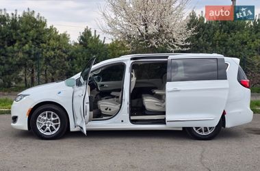 Минивэн Chrysler Pacifica 2017 в Хмельницком