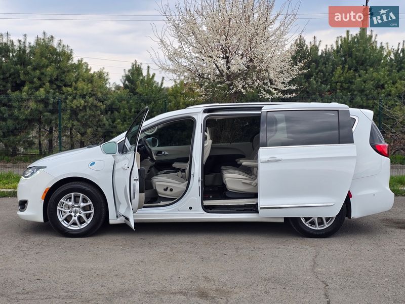 Минивэн Chrysler Pacifica 2017 в Хмельницком
