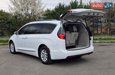 Минивэн Chrysler Pacifica 2017 в Хмельницком