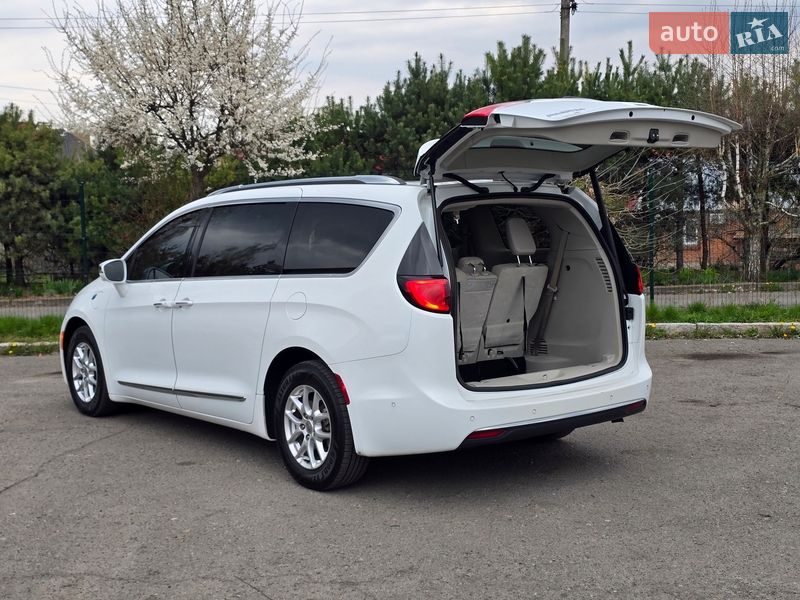 Минивэн Chrysler Pacifica 2017 в Хмельницком