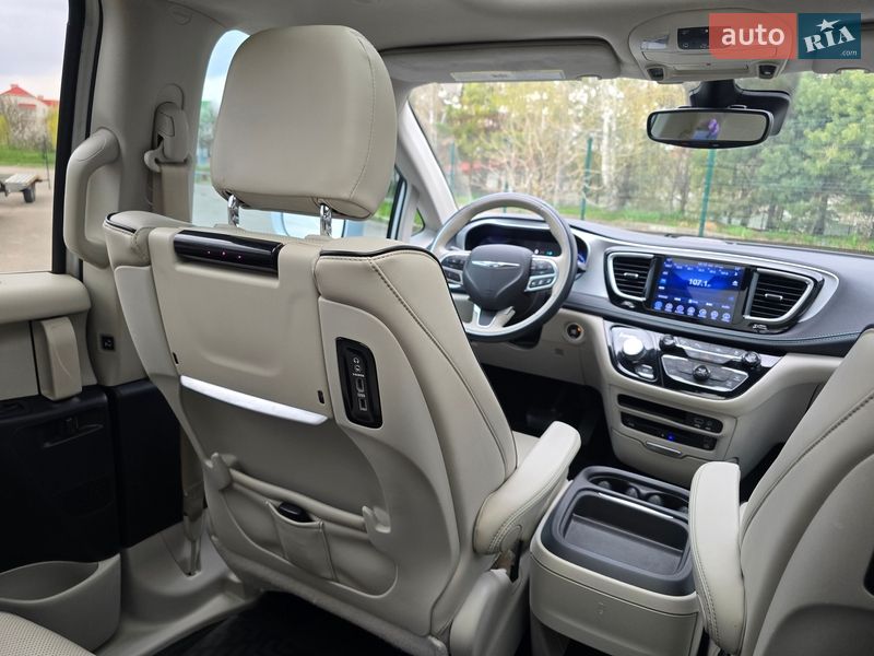 Минивэн Chrysler Pacifica 2017 в Хмельницком