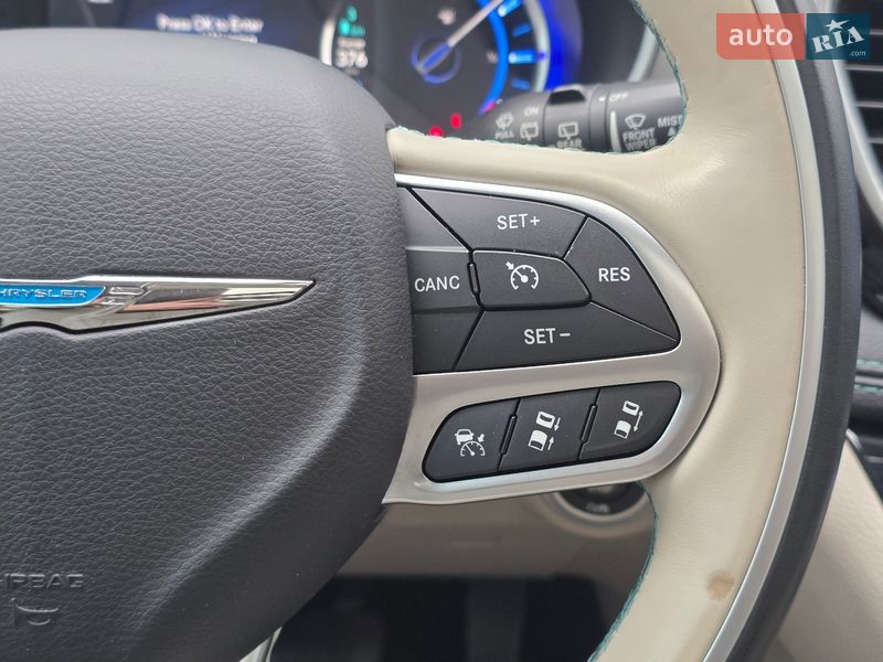 Минивэн Chrysler Pacifica 2017 в Хмельницком
