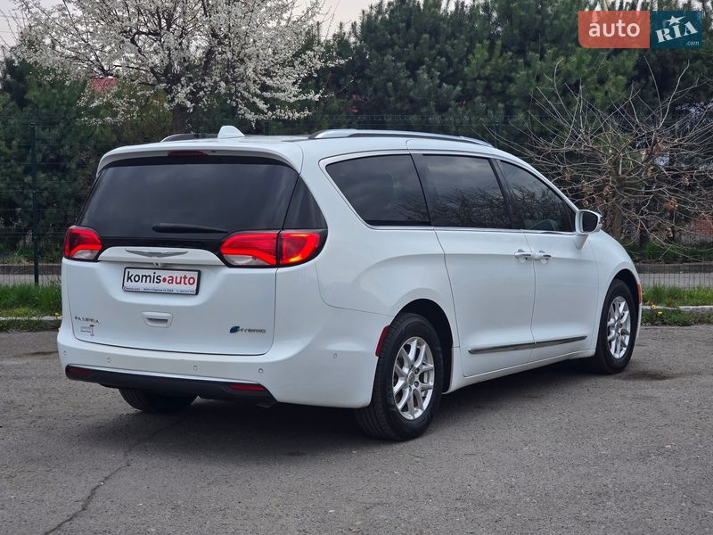 Минивэн Chrysler Pacifica 2017 в Хмельницком