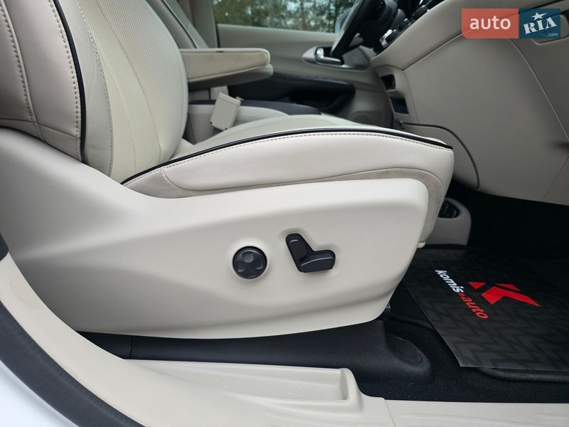 Минивэн Chrysler Pacifica 2017 в Хмельницком