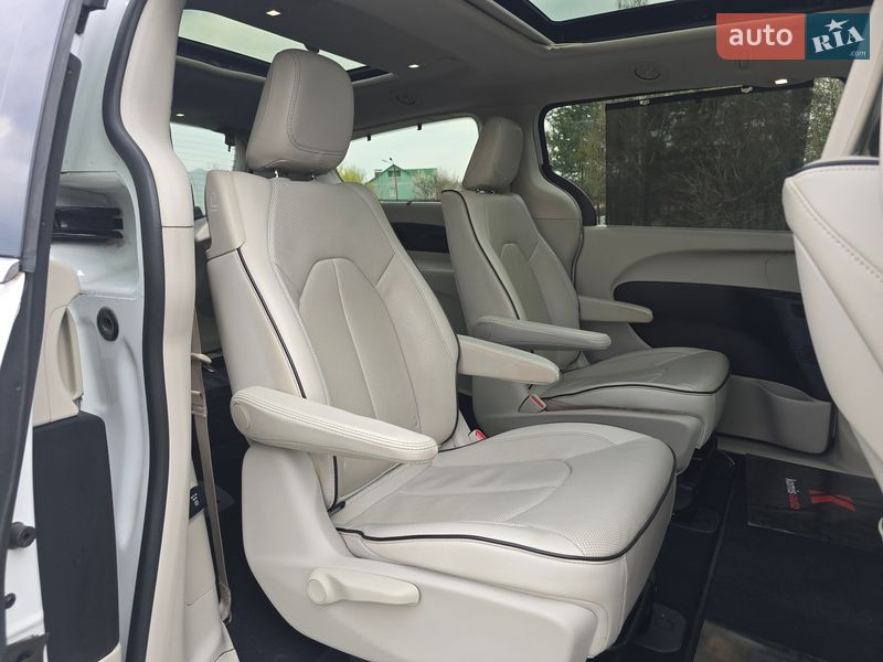 Минивэн Chrysler Pacifica 2017 в Хмельницком