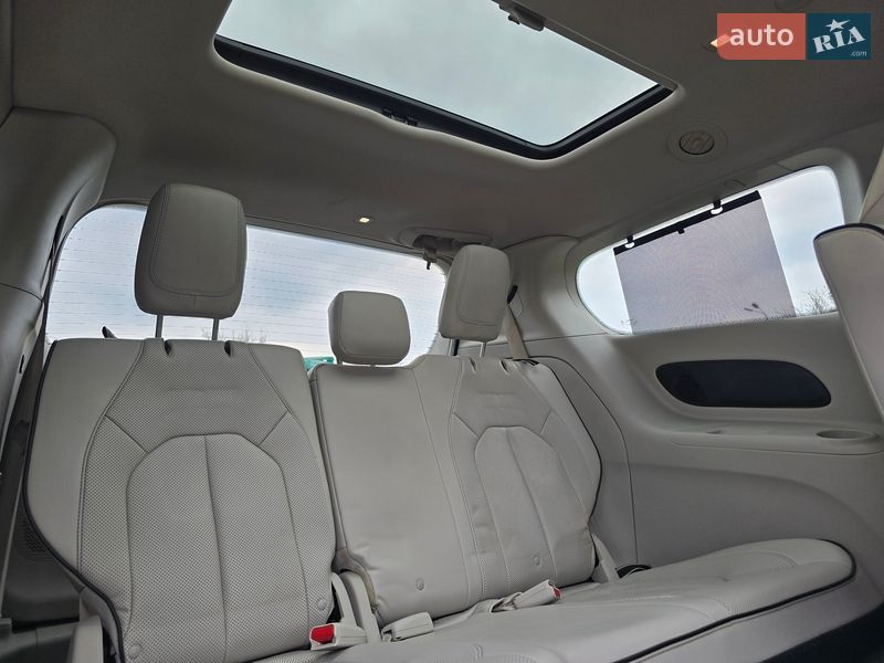 Минивэн Chrysler Pacifica 2017 в Хмельницком