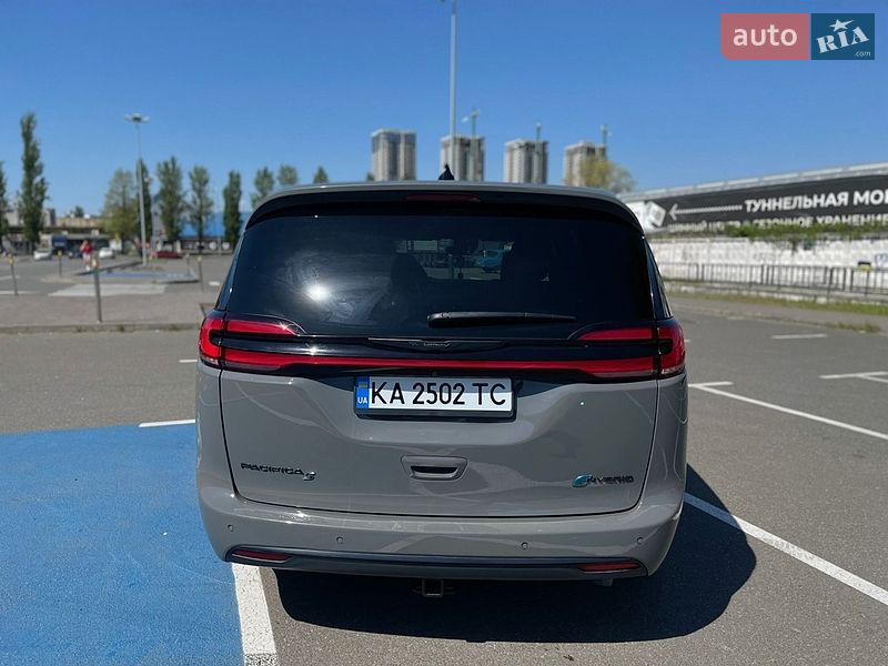 Мінівен Chrysler Pacifica 2023 в Києві