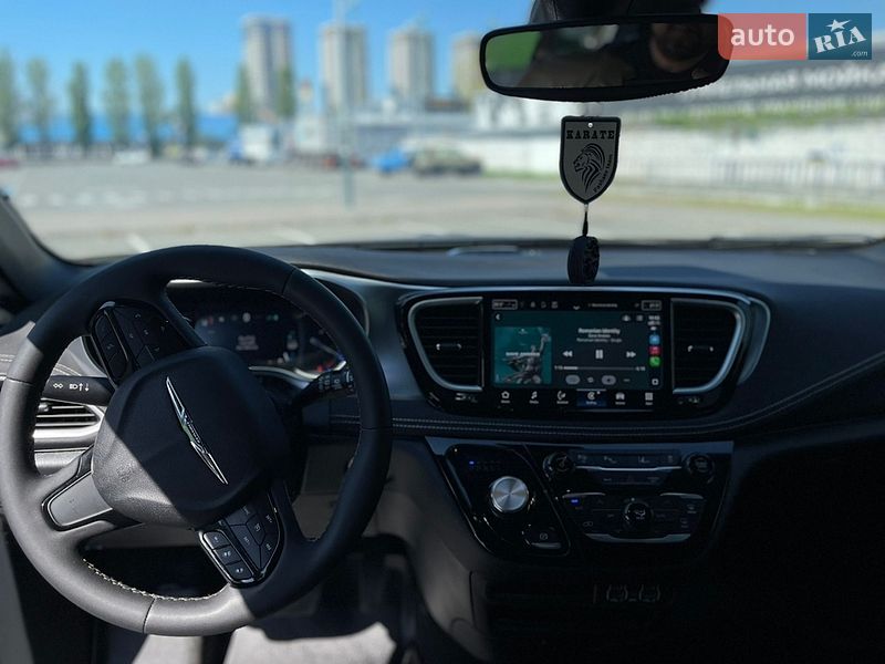 Мінівен Chrysler Pacifica 2023 в Києві