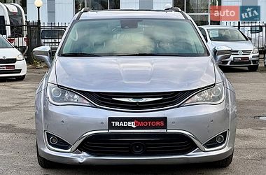 Минивэн Chrysler Pacifica 2017 в Киеве
