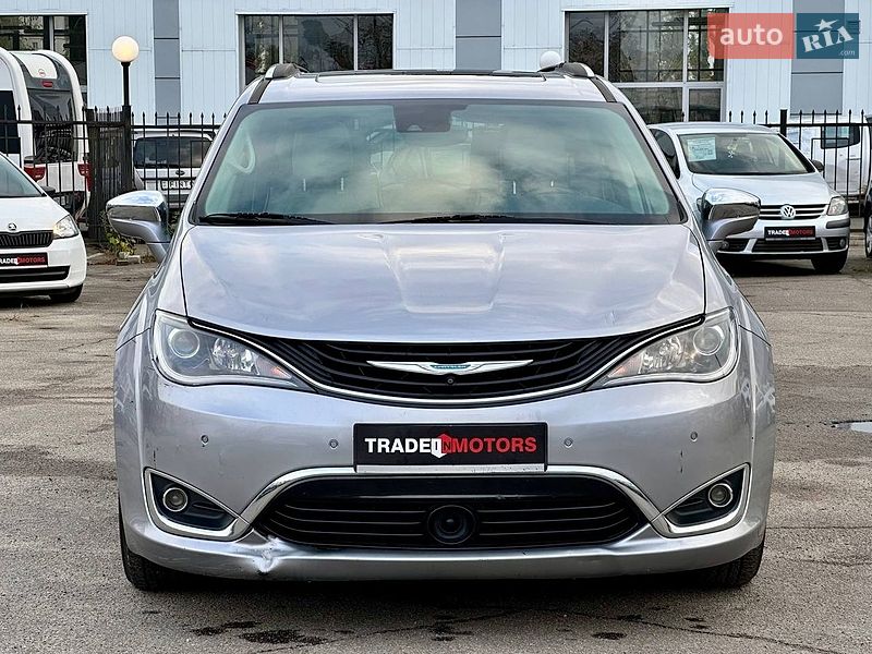 Минивэн Chrysler Pacifica 2017 в Киеве